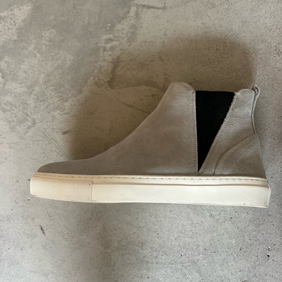 Grey Suede booties - Picture 2 of 3